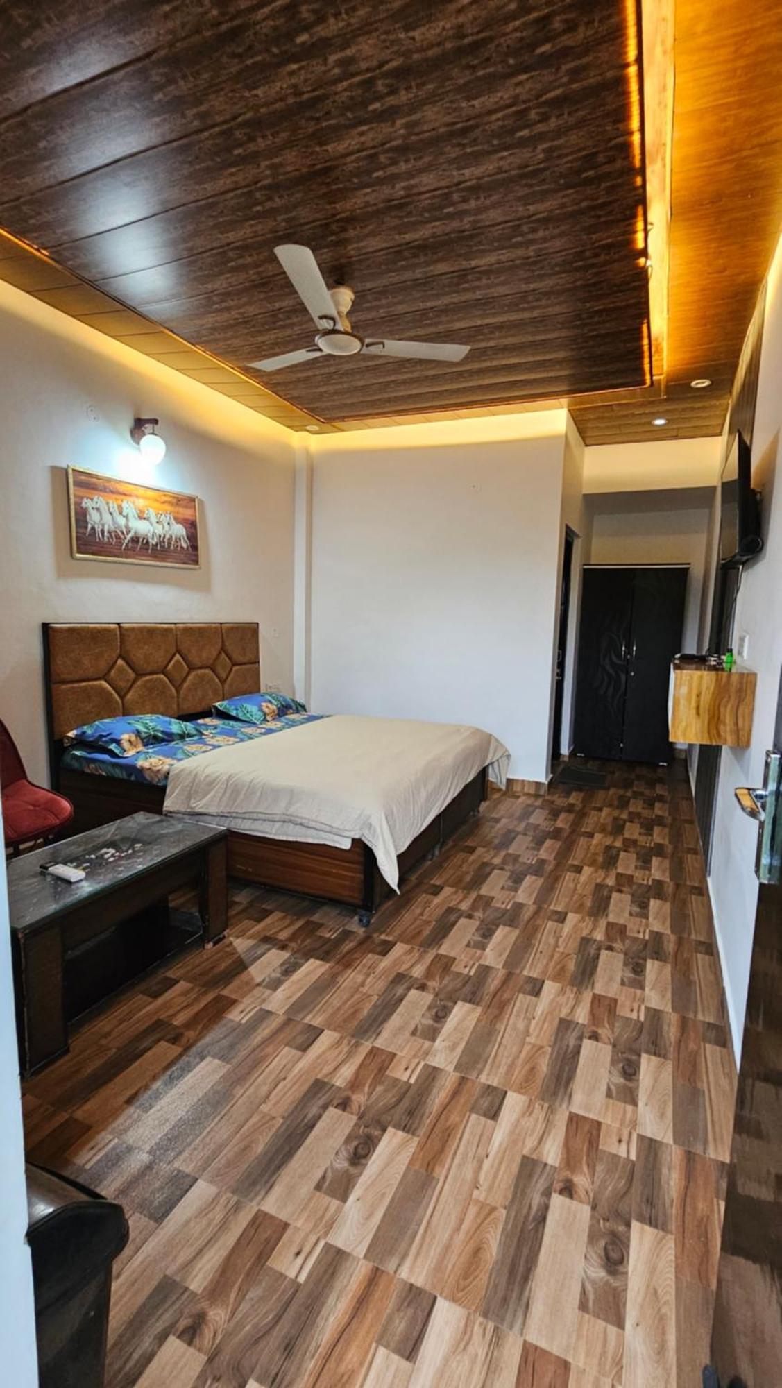 On The Rocks Hotel Касаули Екстериор снимка