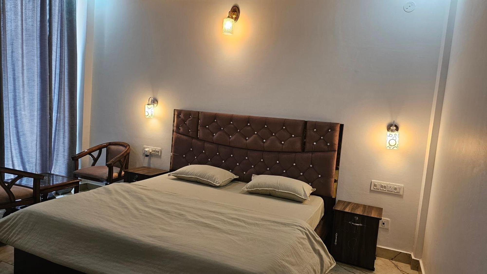 On The Rocks Hotel Касаули Екстериор снимка