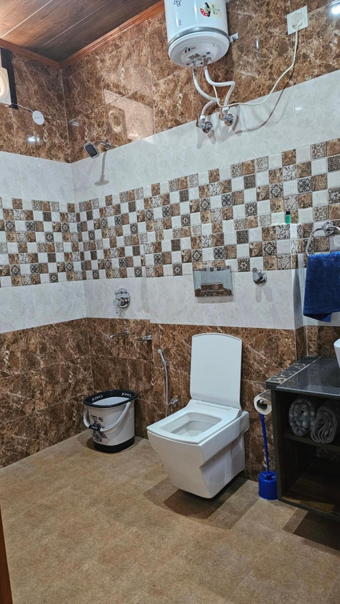 On The Rocks Hotel Касаули Екстериор снимка