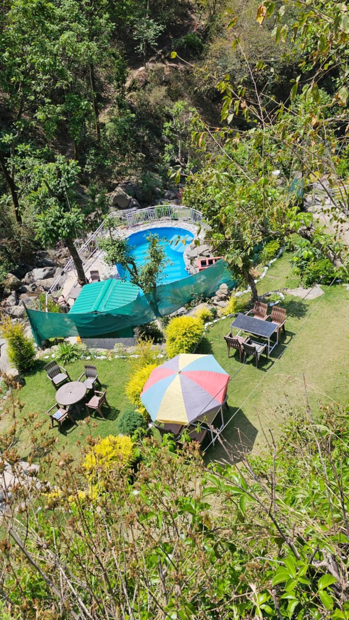 On The Rocks Hotel Касаули Екстериор снимка